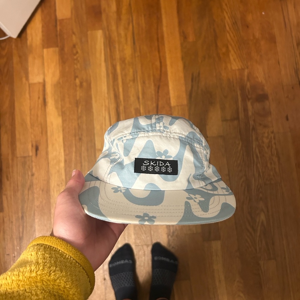 Skida Blue and White Brimmed Hat